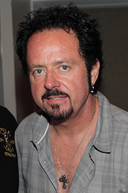 <b>Steve Lukather</b> really doesn&#39;t need any presentation. - Luke_0589_180